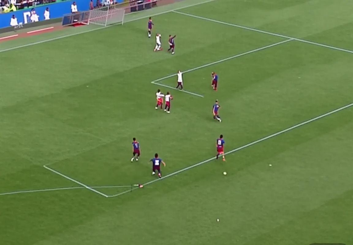 巴塞罗那VS埃瓦尔：对决战术解析与精彩瞬间回顾(图3)